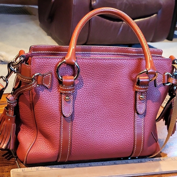 Dooney& Bourke 12.5×8 ×5 gorgeous deep orange color. Handle and shoulder strap - Picture 3 of 11